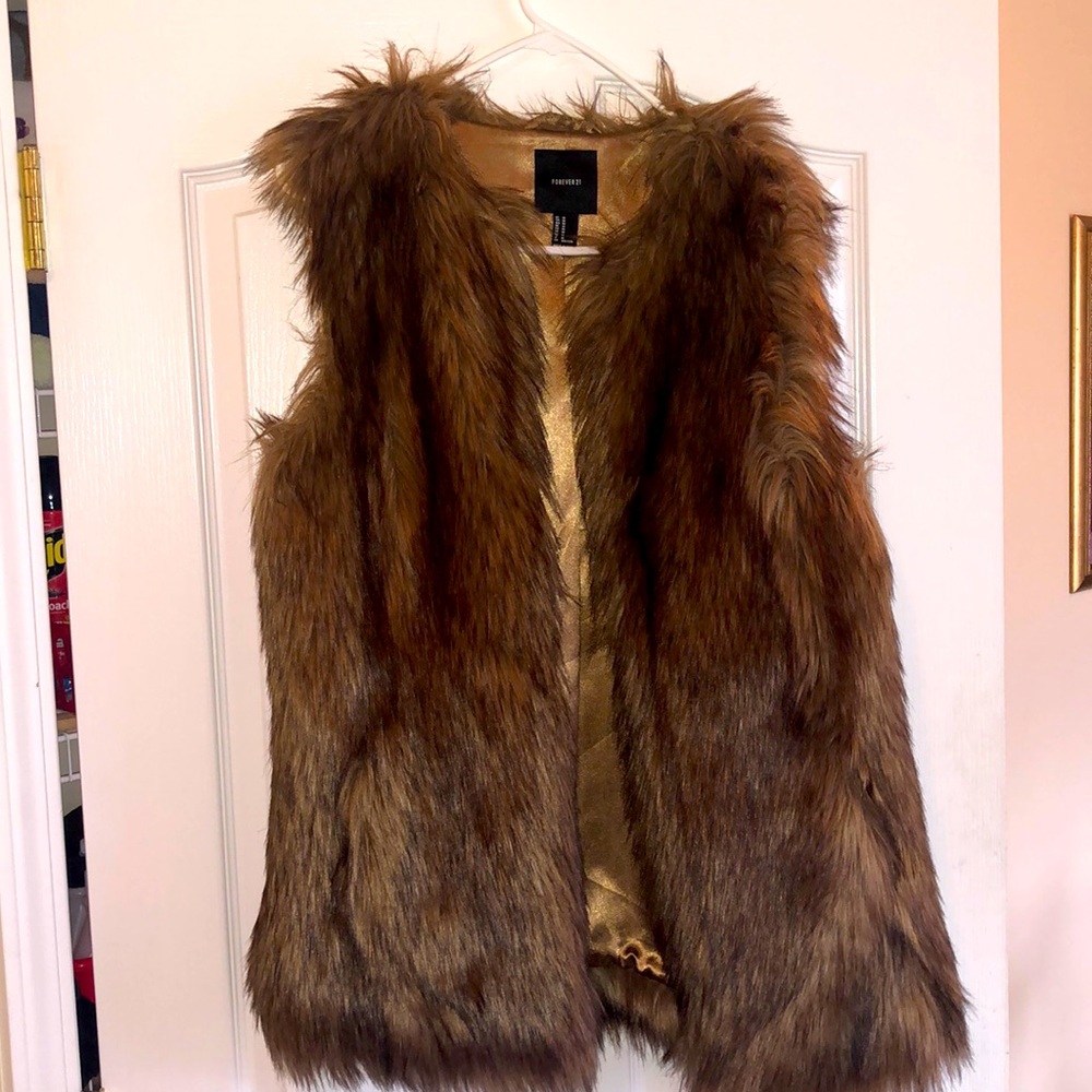 Faux fur vest with pockets